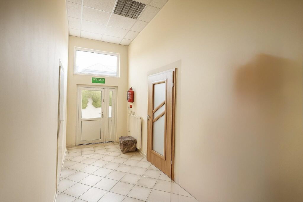 Lokal 168 m² z ogrodzonym terenem – Koniecpol - zdjęcie 9