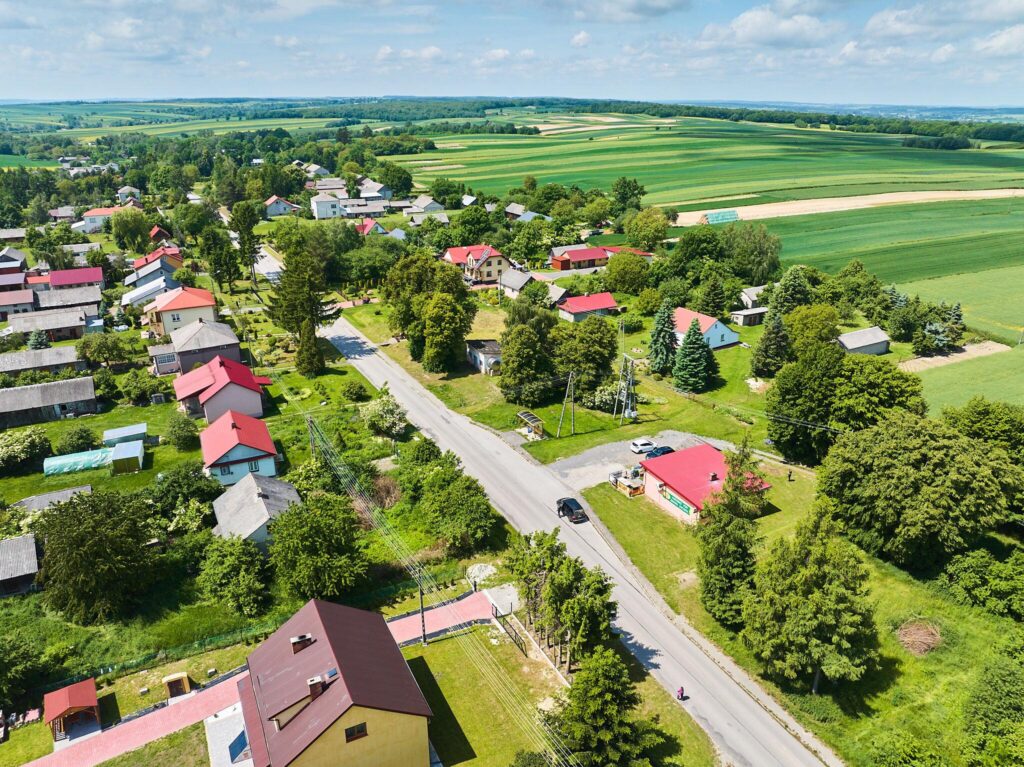 Sklep spożywczy przy głównej drodze w Rozkoszówce. - zdjęcie 12
