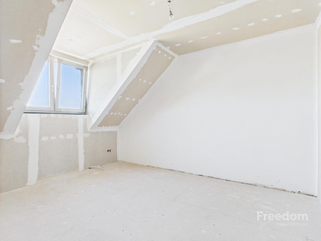 Dom wolnostojący z działką 2214 m2 - zdjęcie 12