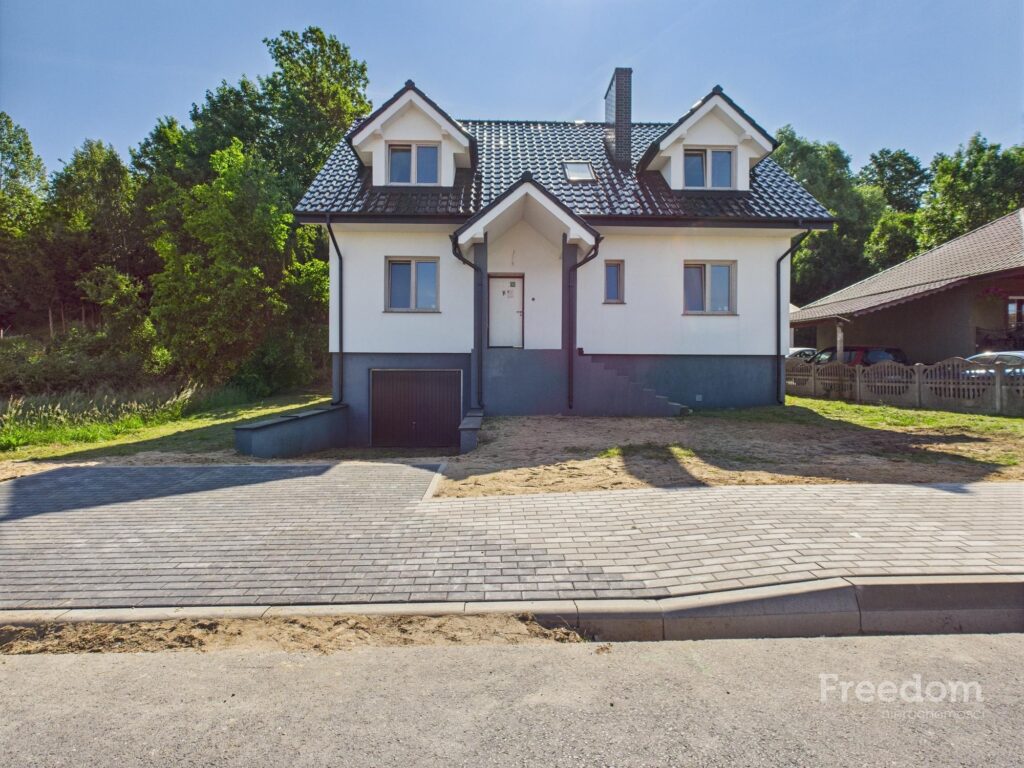 Dom wolnostojący z działką 2214 m2 - zdjęcie 3