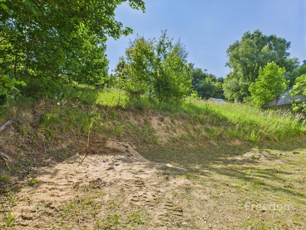 Dom wolnostojący z działką 2214 m2 - zdjęcie 23