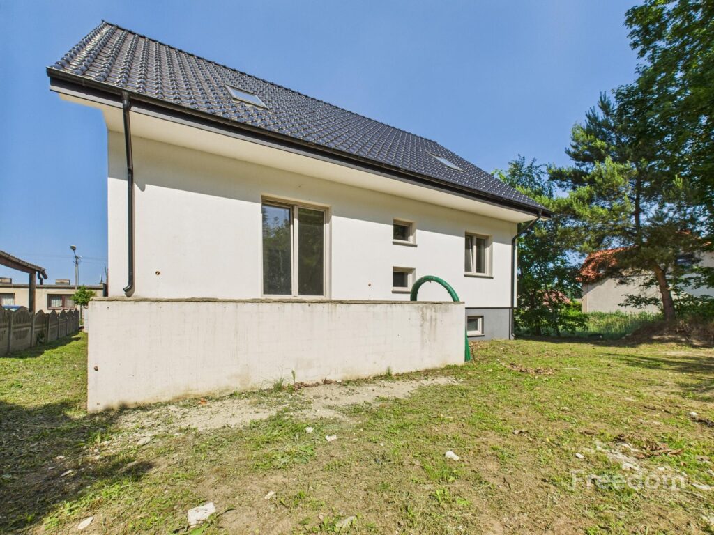 Dom wolnostojący z działką 2214 m2 - zdjęcie 21