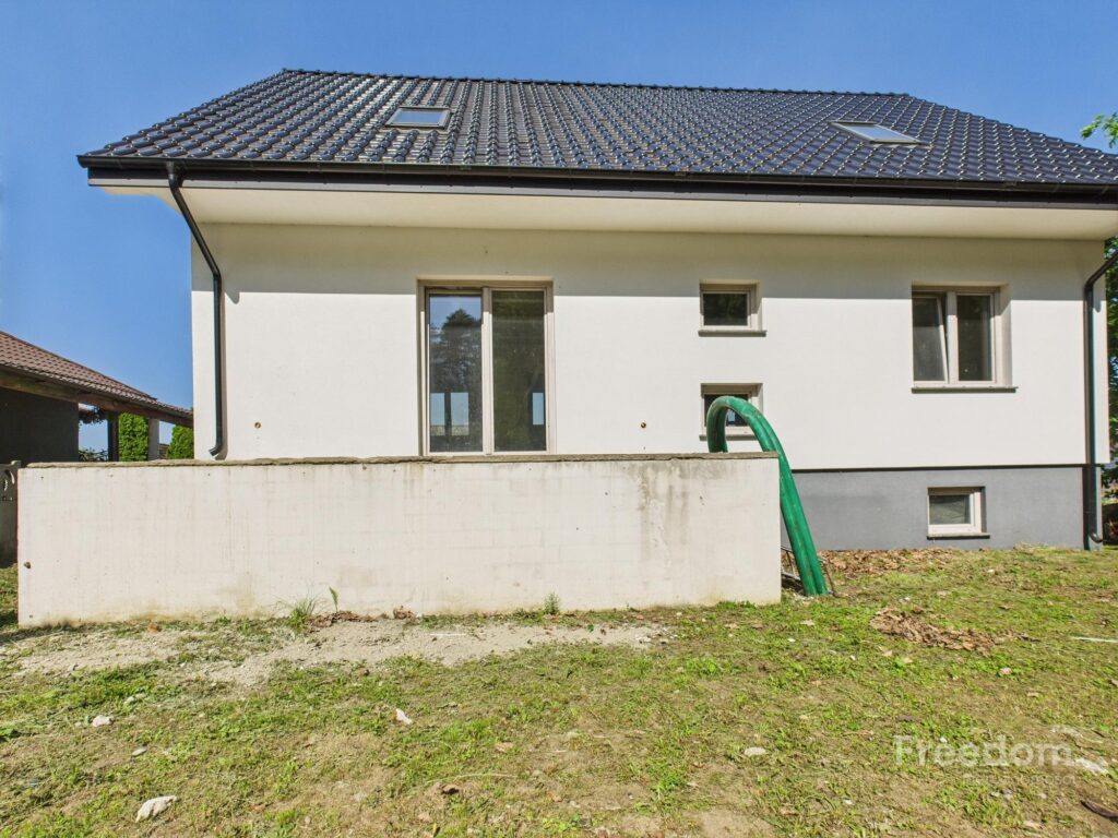 Dom wolnostojący z działką 2214 m2 - zdjęcie 22
