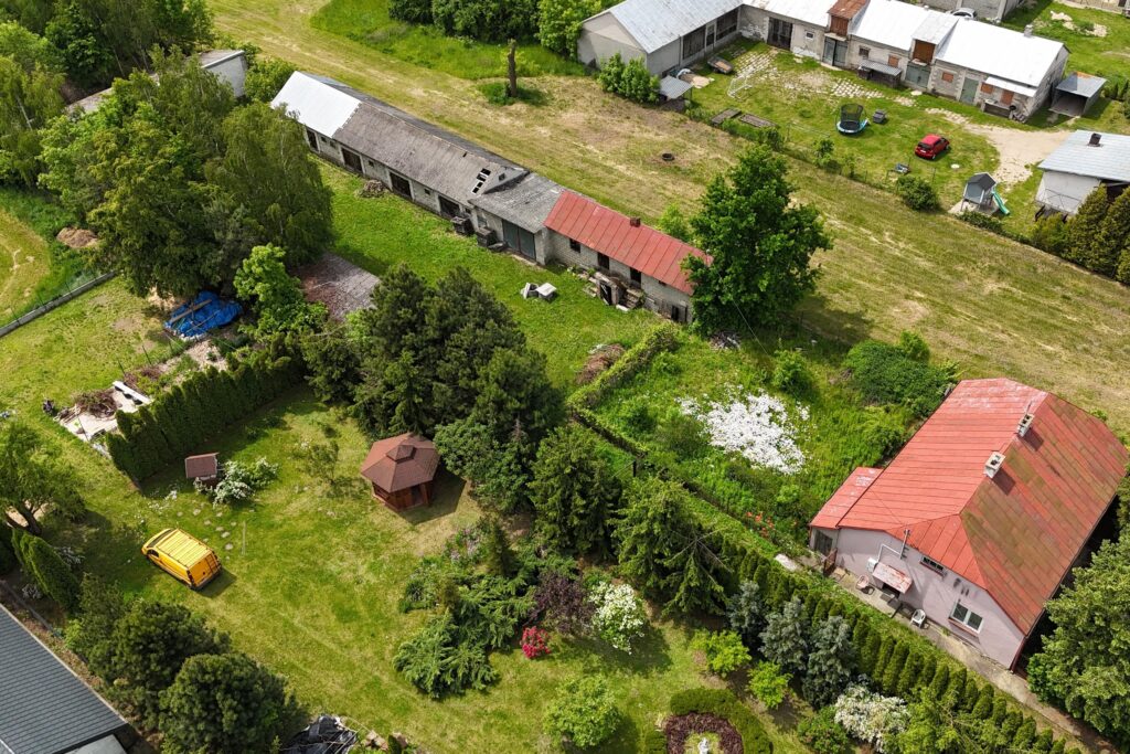 Urokliwa działka z domem - zdjęcie 12