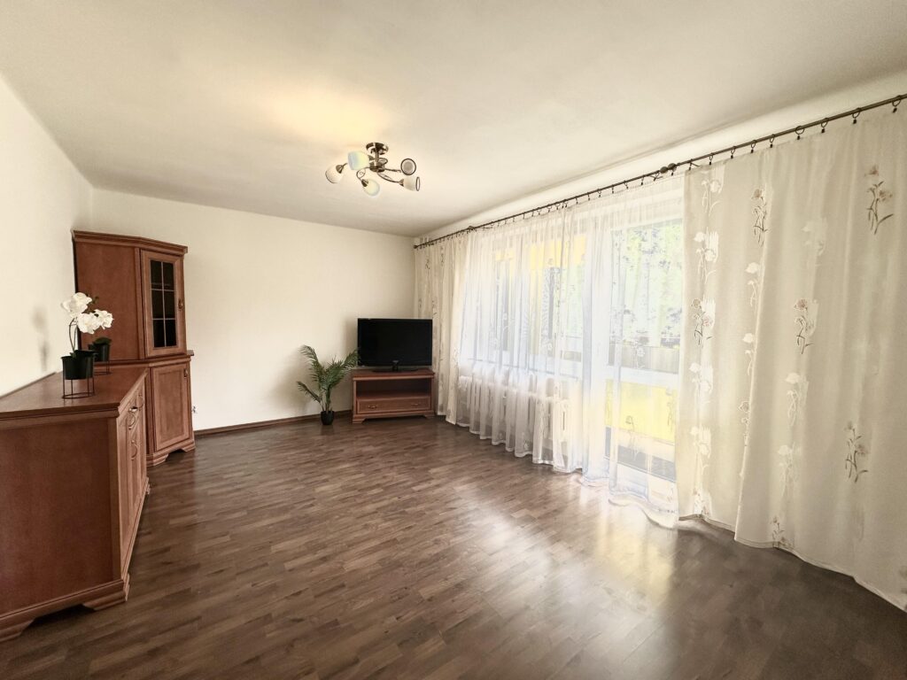 Czteropokojowe mieszkanie na parterze ul.Karlińska - zdjęcie 1