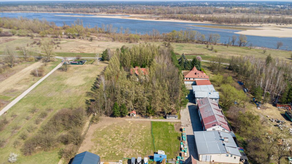 Hale magazynowo -produkcyjne z budynkiem biurowym - zdjęcie 7