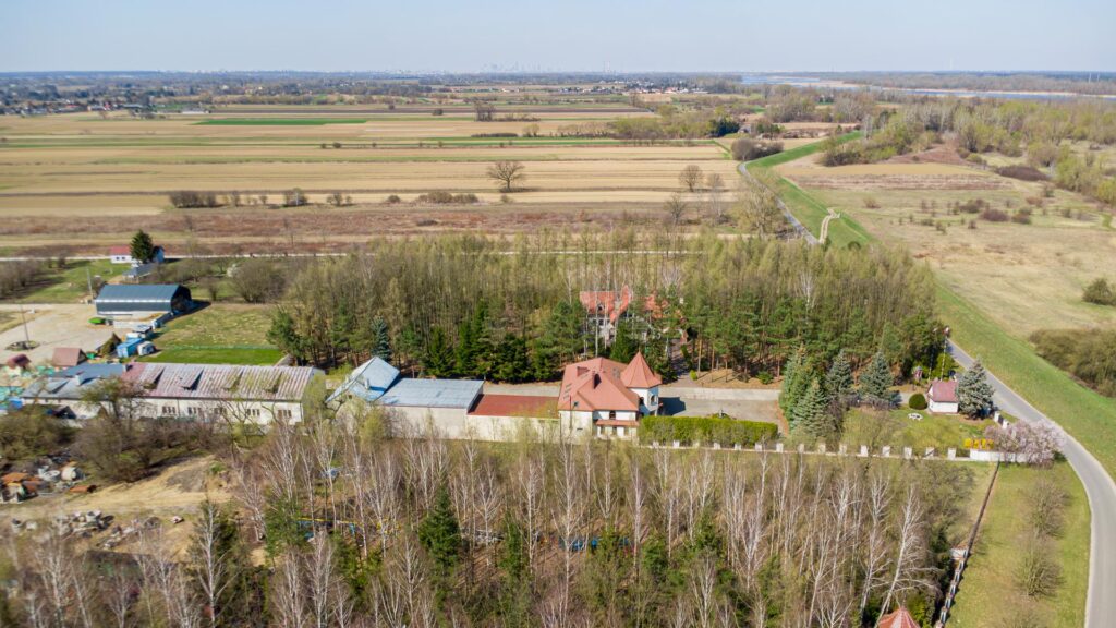 Hale magazynowo -produkcyjne z budynkiem biurowym - zdjęcie 9