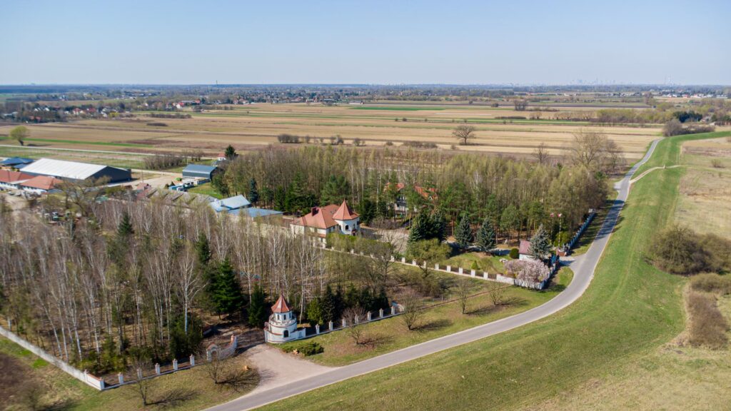 Hale magazynowo -produkcyjne z budynkiem biurowym - zdjęcie 8