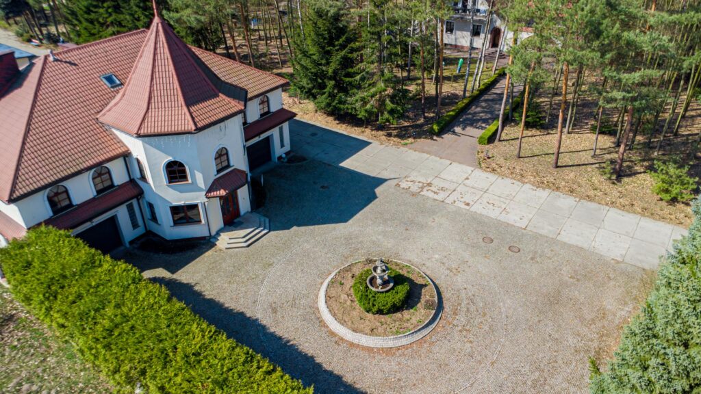 Hale magazynowo -produkcyjne z budynkiem biurowym - zdjęcie 4