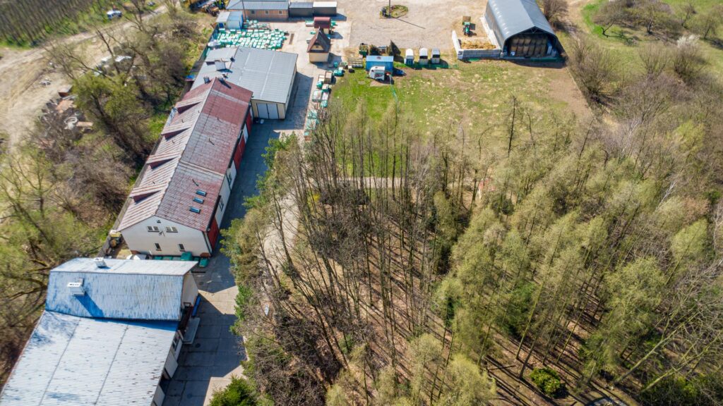 Hale magazynowo -produkcyjne z budynkiem biurowym - zdjęcie 2