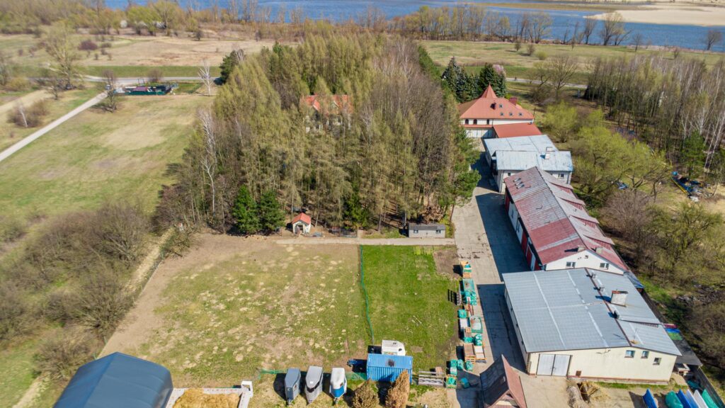 Hale magazynowo -produkcyjne z budynkiem biurowym - zdjęcie 3