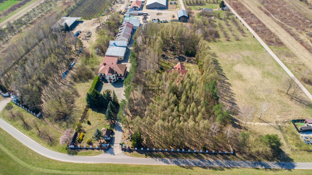 Hale magazynowo -produkcyjne z budynkiem biurowym - zdjęcie 5