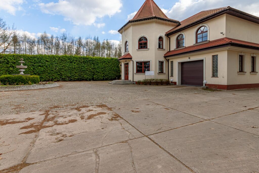 Hale magazynowo -produkcyjne z budynkiem biurowym - zdjęcie 10