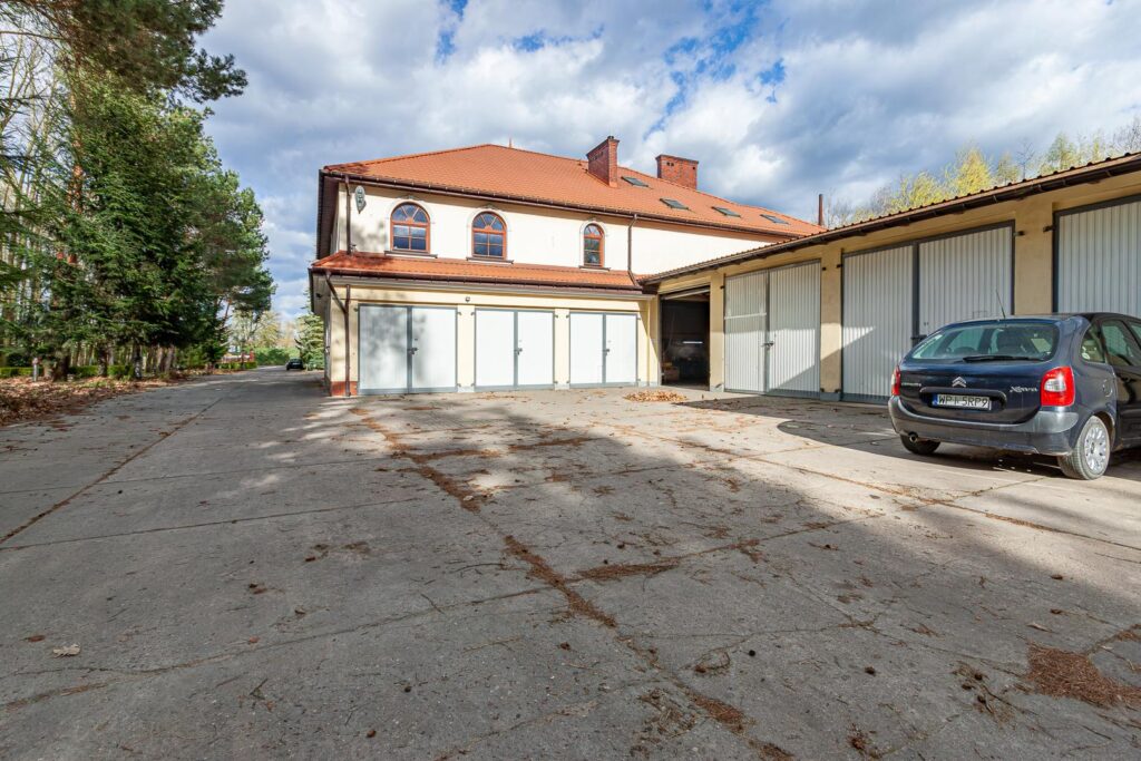 Hale magazynowo -produkcyjne z budynkiem biurowym - zdjęcie 12