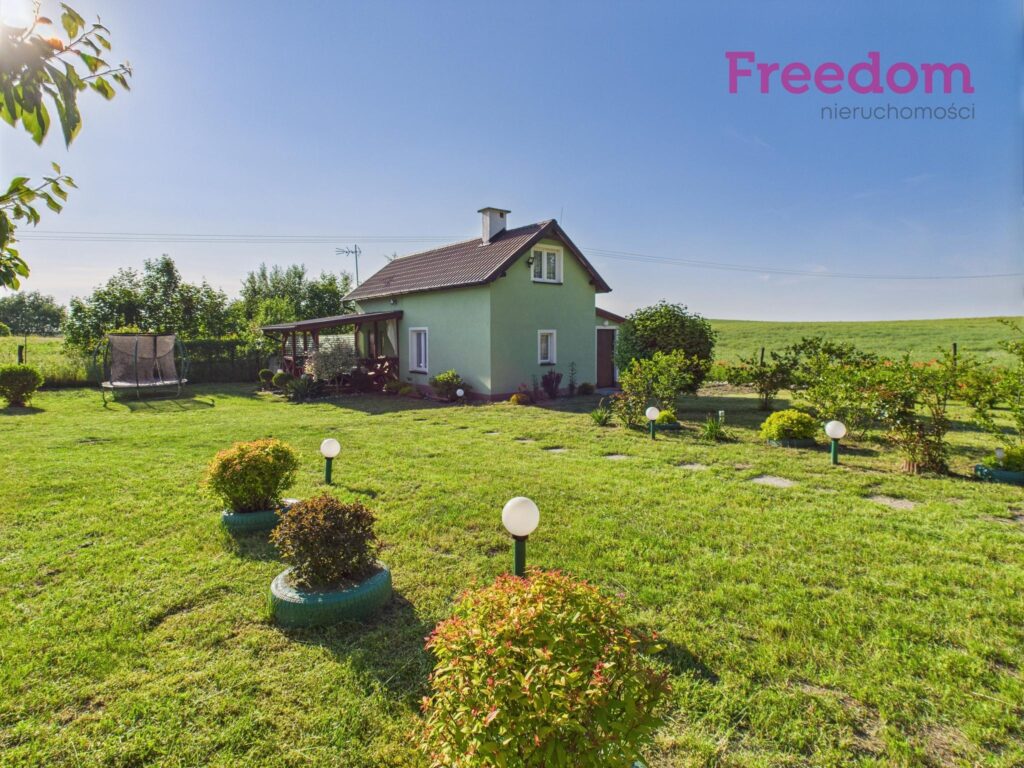 Urokliwy domek całoroczny z dużą działką. - zdjęcie 2
