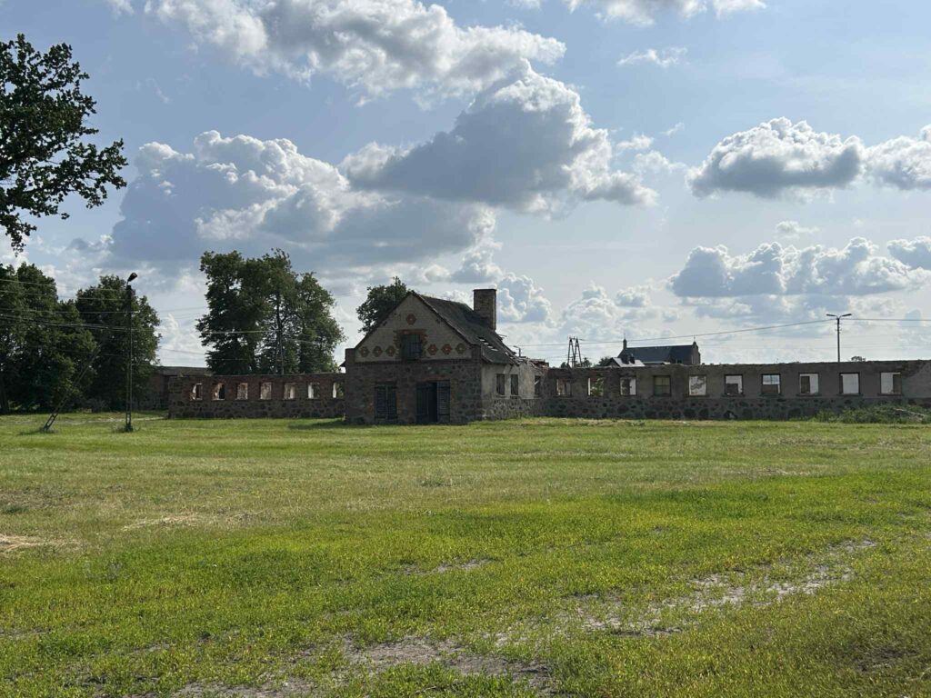 Na sprzedaż nieruchomość w Słuczu gm. Radziłów - zdjęcie 16