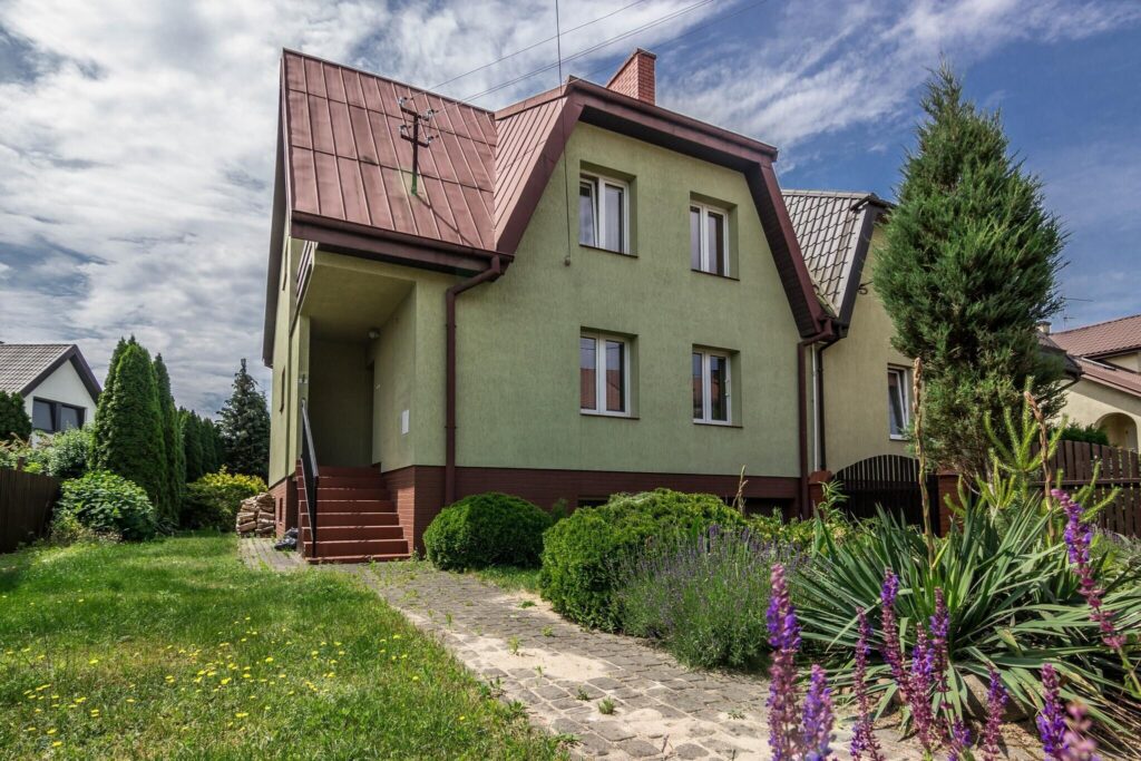 Funkcjonalny dom o pow. 130m2 na działce 388m2 - zdjęcie 2