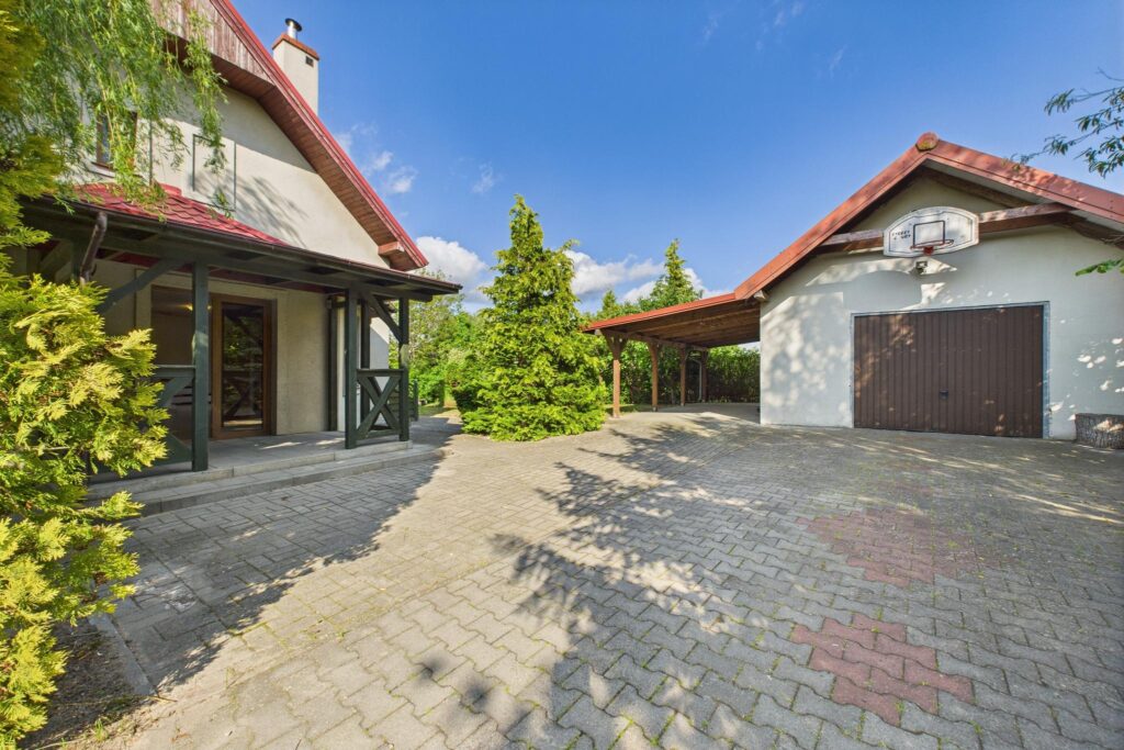 Dom 120m2 z dużą działką, ogrodem i garażem. - zdjęcie 2