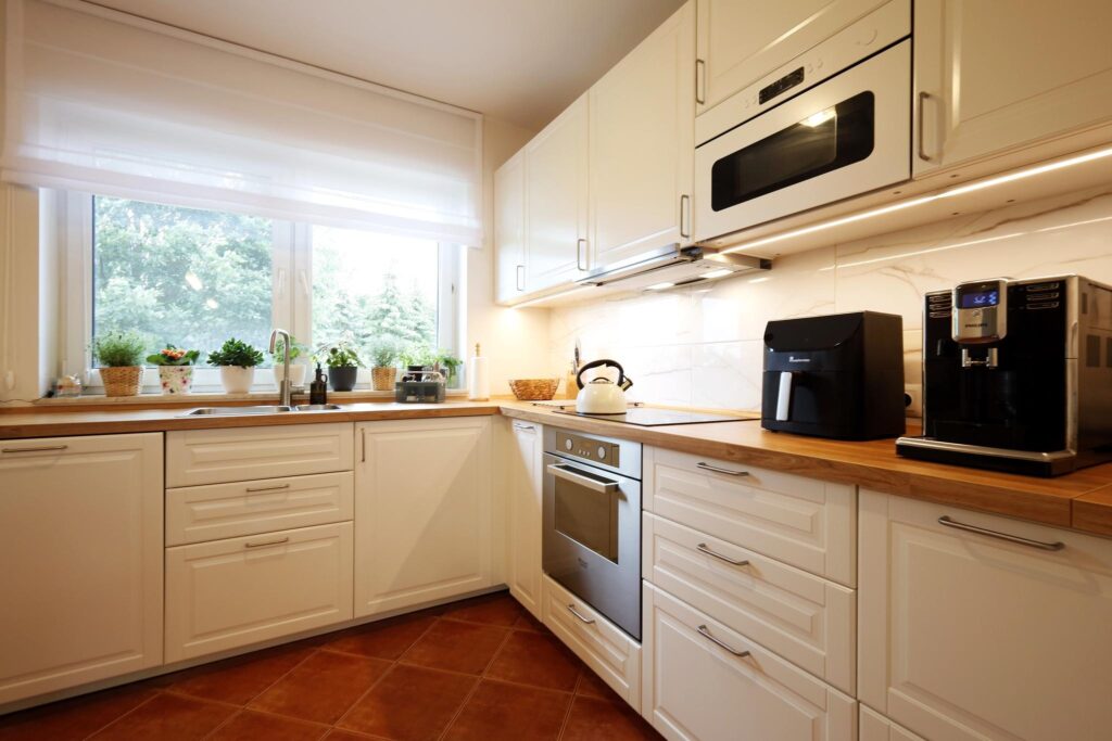 Duży zadbany dom z własnym lasem i stawem - zdjęcie 6