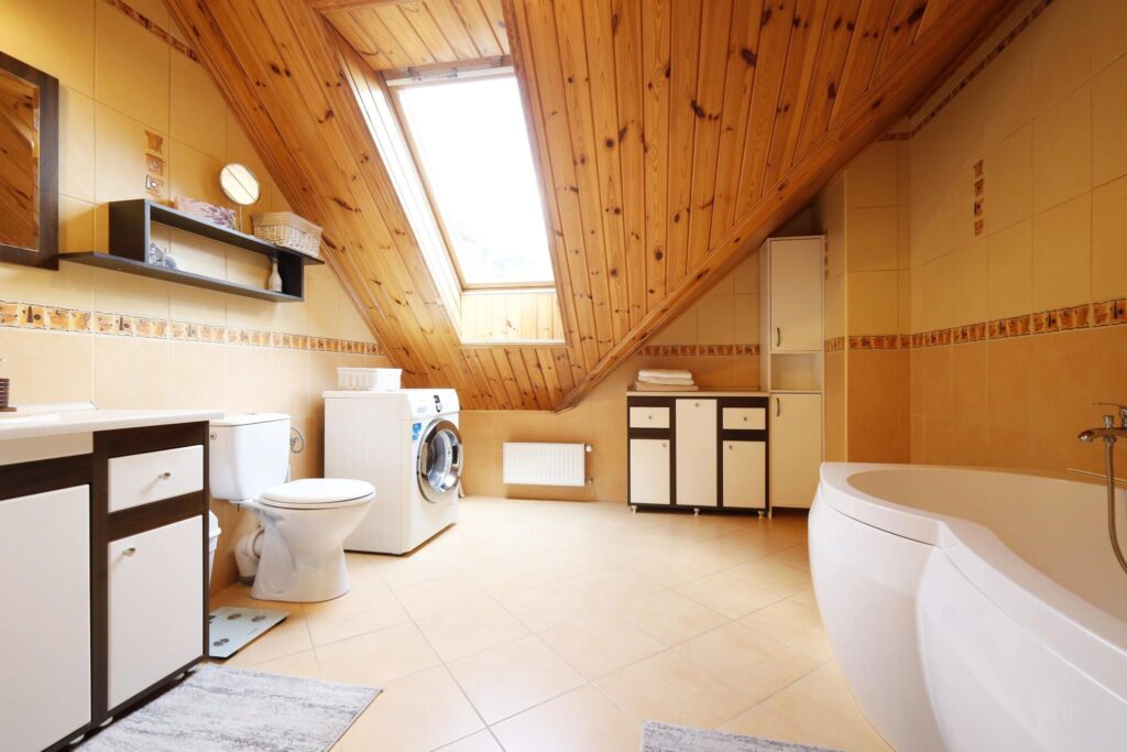 Duży zadbany dom z własnym lasem i stawem - zdjęcie 15