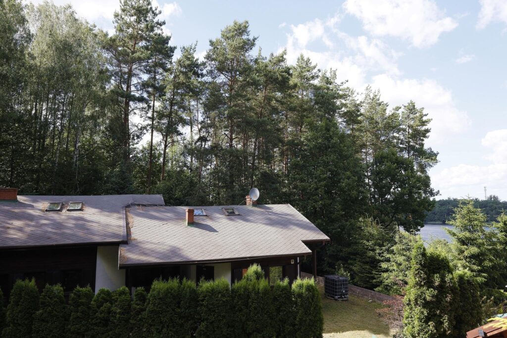 Dom całoroczny nad jeziorem - zdjęcie 1