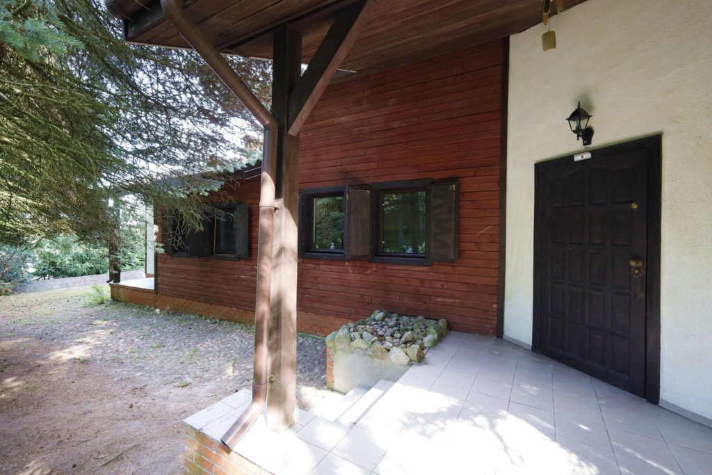 Dom całoroczny nad jeziorem - zdjęcie 4