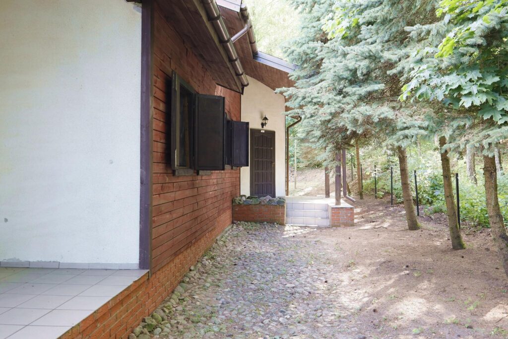 Dom całoroczny nad jeziorem - zdjęcie 28