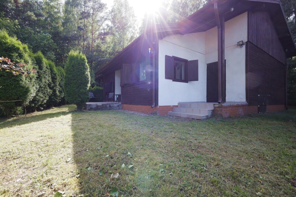 Dom całoroczny nad jeziorem - zdjęcie 2