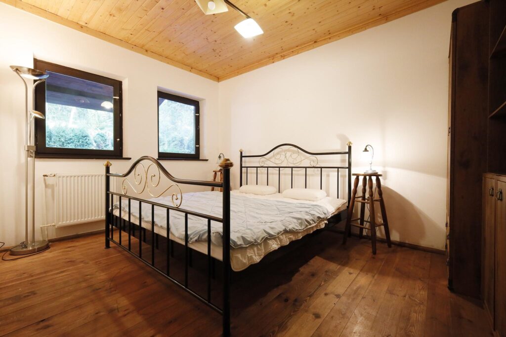 Dom całoroczny nad jeziorem - zdjęcie 9