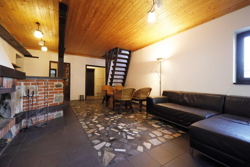 Dom całoroczny nad jeziorem - zdjęcie 12