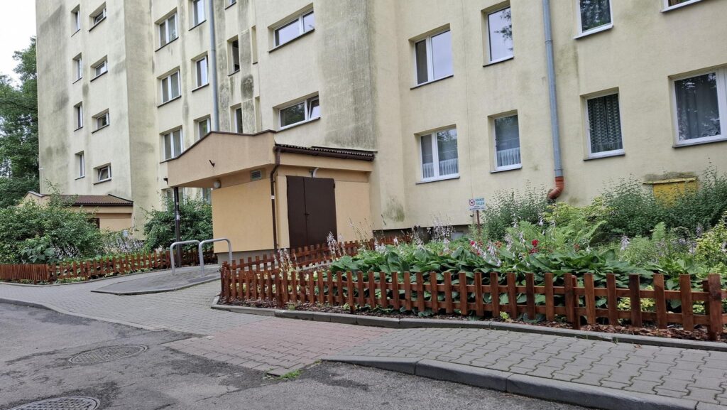 3-pokoje, potencjał w zielonej i spokojnej okolicy - zdjęcie 15