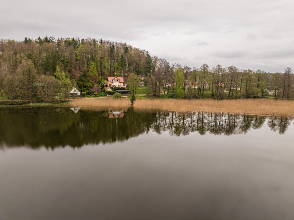 Działka nad jeziorem blisko Gdyni - zdjęcie 1