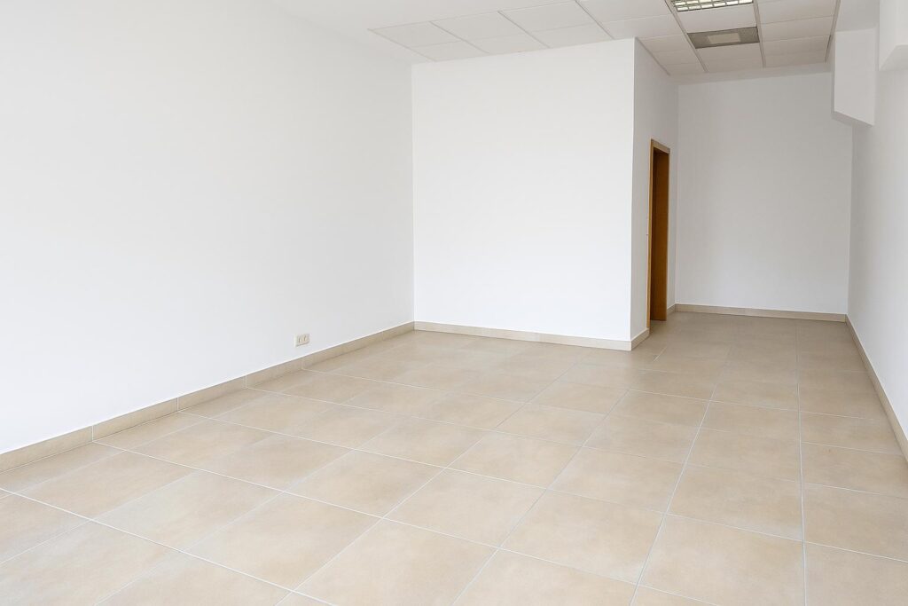 Lokal handlowo-usługowy w centrum miasta - zdjęcie 14