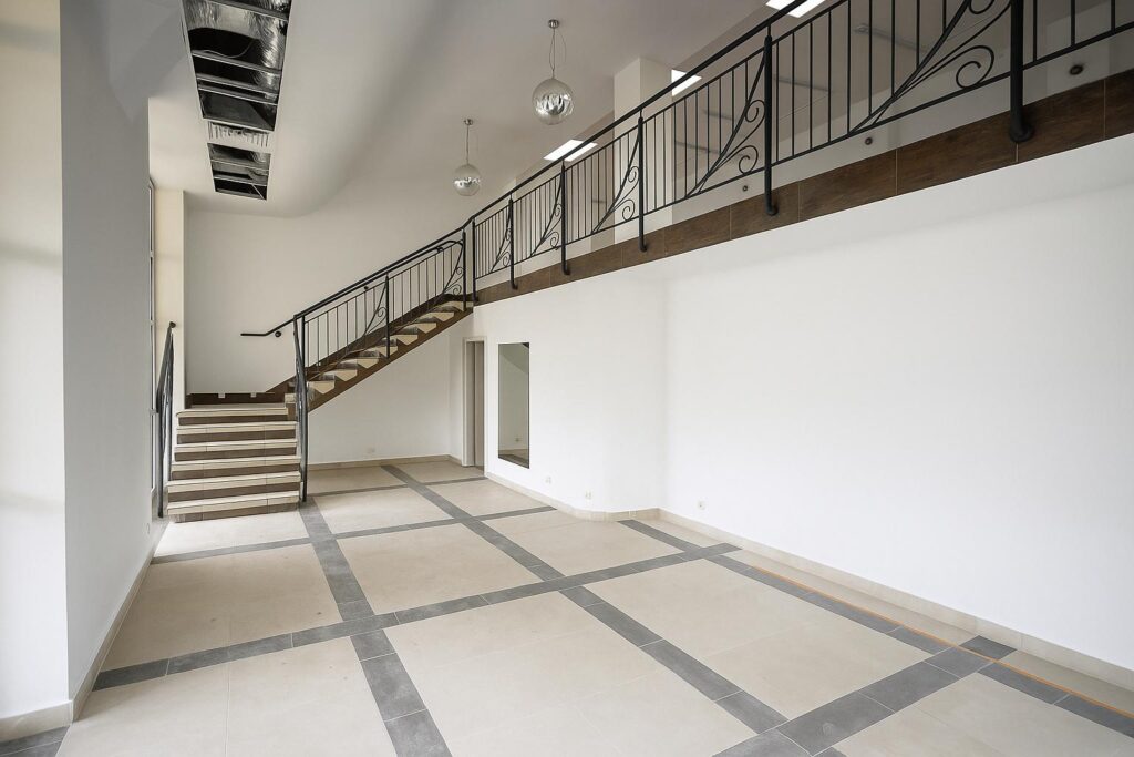 Kompleks magazynowo-biurowy w centrum miasta - zdjęcie 15