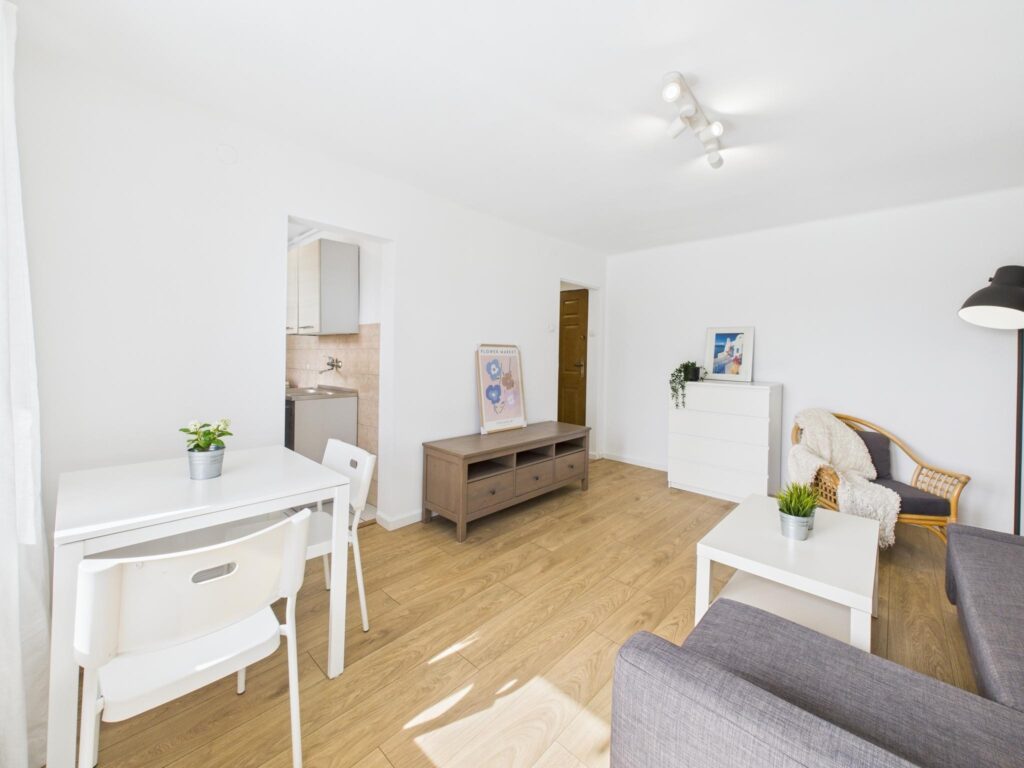 Przestronne 2-pokoje z balkonem - obok AWF/ASP/UE - zdjęcie 1