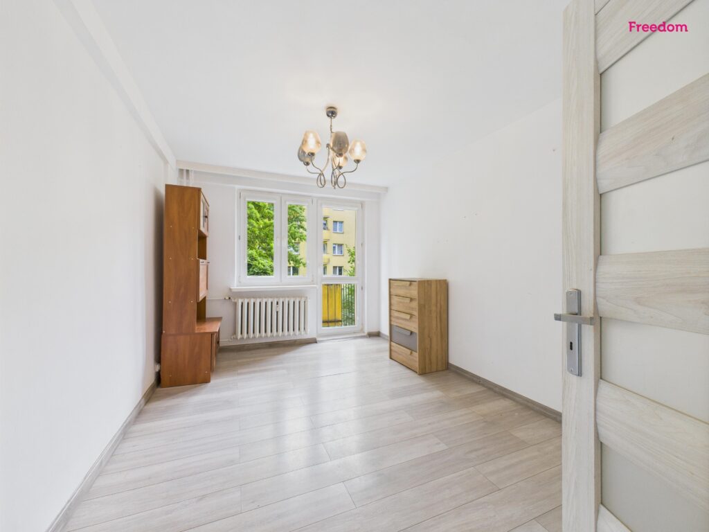 3-pokojowe mieszkanie 1 piętro os. Nad Potokiem - zdjęcie 1