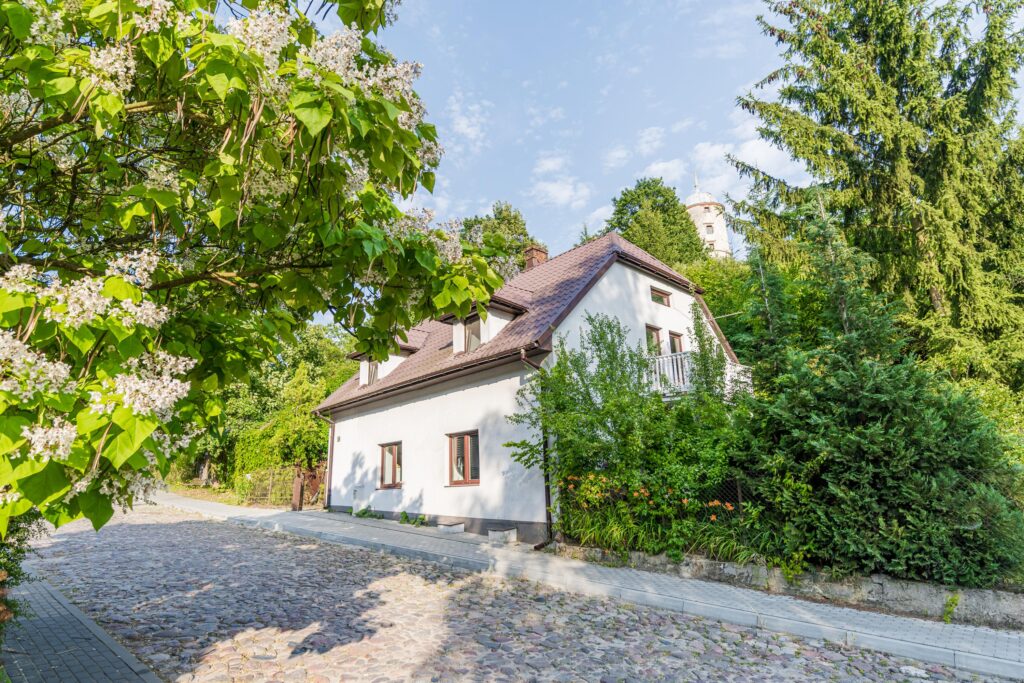 Urokliwy dom w Janowcu nad Wisłą tuż pod zamkiem - zdjęcie 1