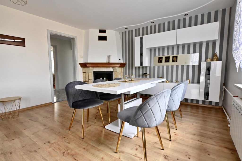 Dwa piękne domy na urokliwej działce - zdjęcie 15