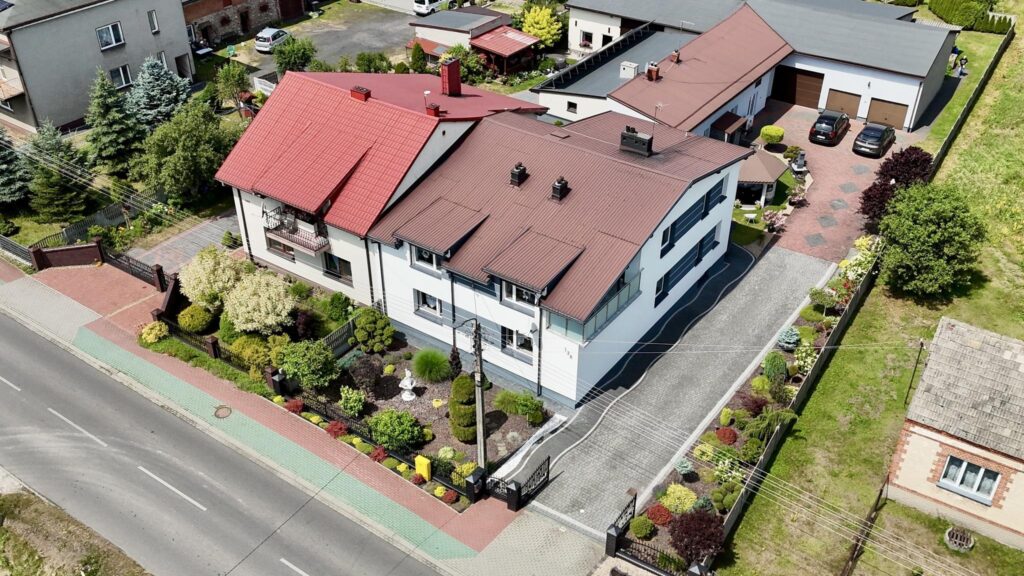 Dwa piękne domy na urokliwej działce - zdjęcie 3