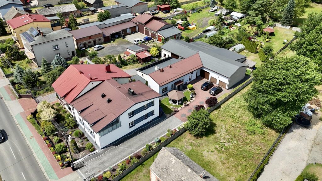 Dwa piękne domy na urokliwej działce - zdjęcie 4