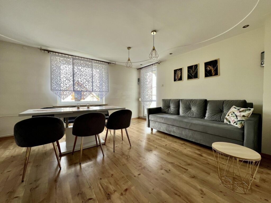 Dwa piękne domy na urokliwej działce - zdjęcie 16