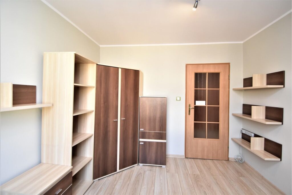 Na wynajem - 3 pokojowe mieszkanie - zdjęcie 16
