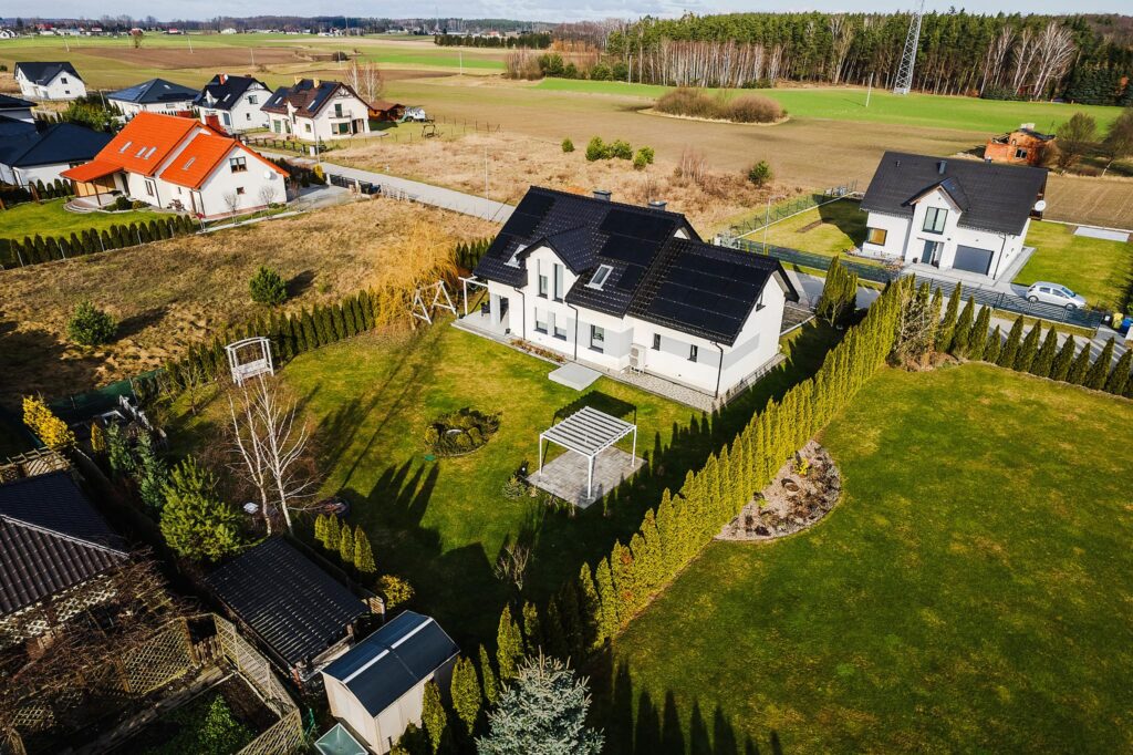 Dom na sprzedaż z pompą ciepła i fotowoltaiką - zdjęcie 40