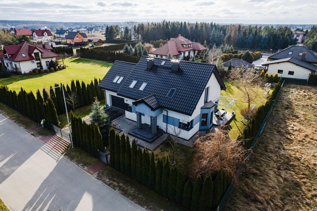 Dom na sprzedaż z pompą ciepła i fotowoltaiką - zdjęcie 41