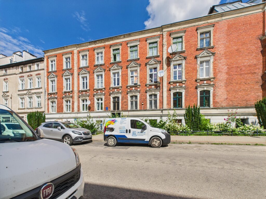 Mieszkanie w kamienicy-46 m2, do własnej aranżacji - zdjęcie 1