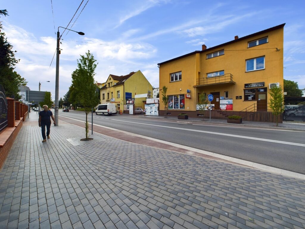 Obiekt handlowo usługowy na dużej działce - zdjęcie 8