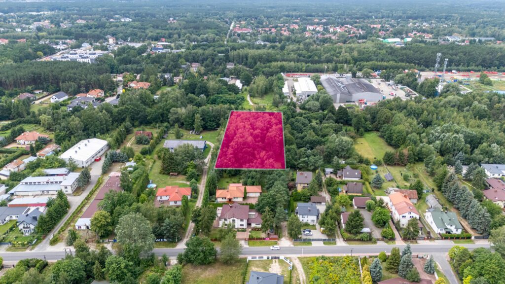 Urokliwa działka ze stawem i laskiem brzozowym - zdjęcie 1