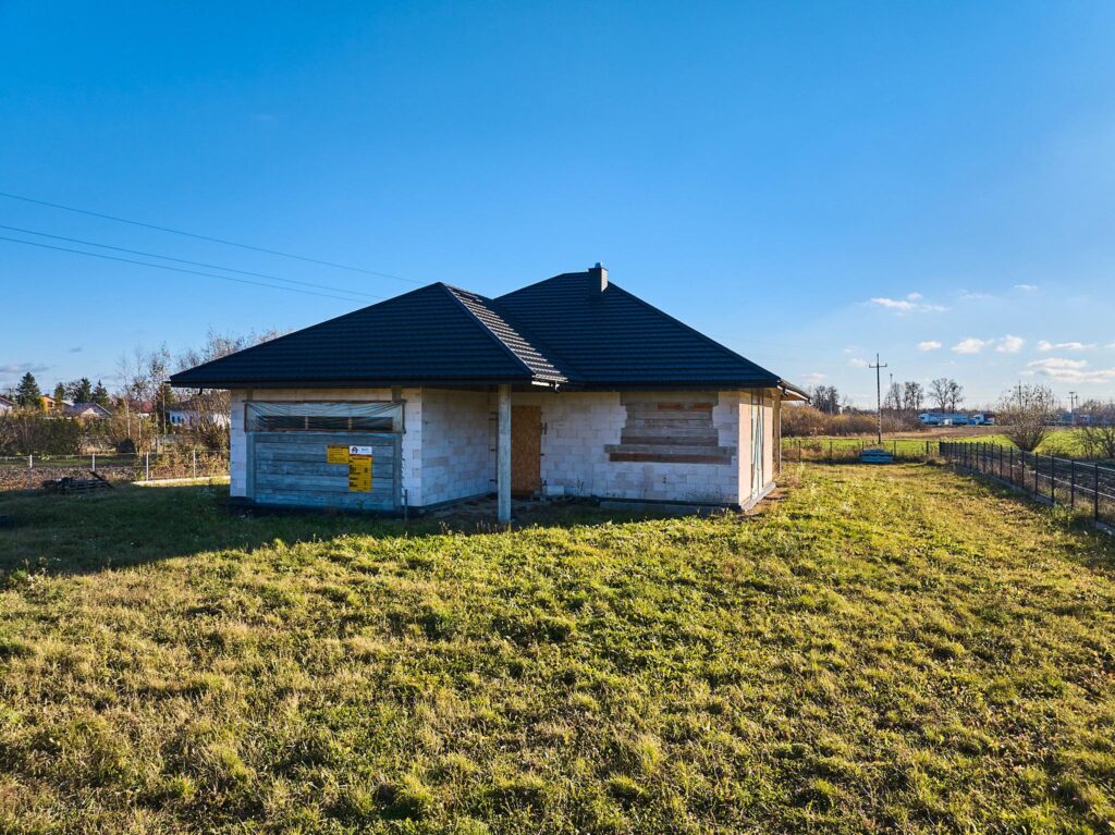 Dom parterowy do wykończenia w Brzeźnie - zdjęcie 2