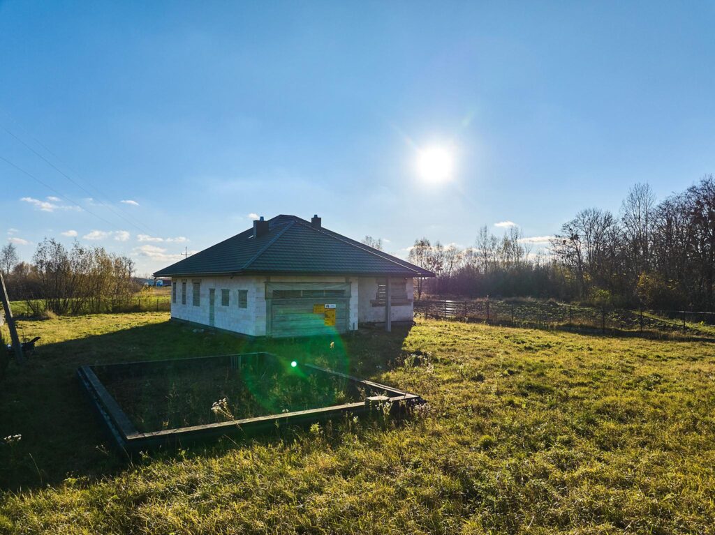 Dom parterowy do wykończenia w Brzeźnie - zdjęcie 3