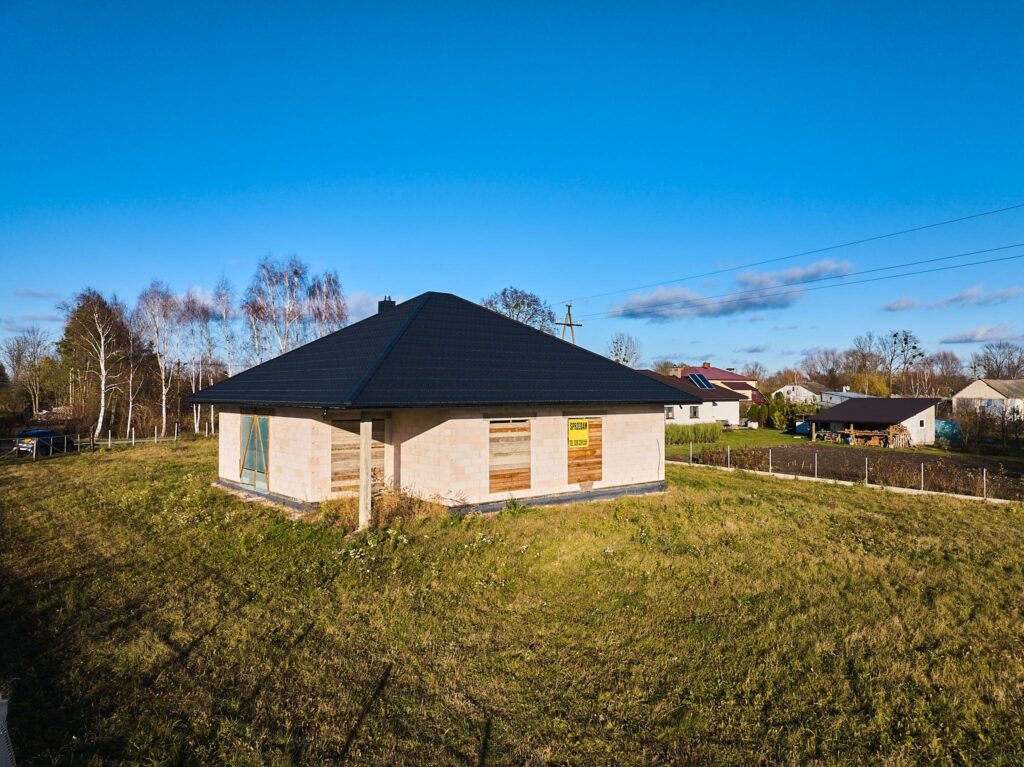 Dom parterowy do wykończenia w Brzeźnie - zdjęcie 7